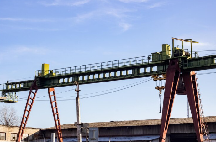 As pontes rolantes se tornaram equipamentos essenciais em diversos setores, principalmente industriais. Seu bom funcionamento depende da inspeção, veja como funciona.