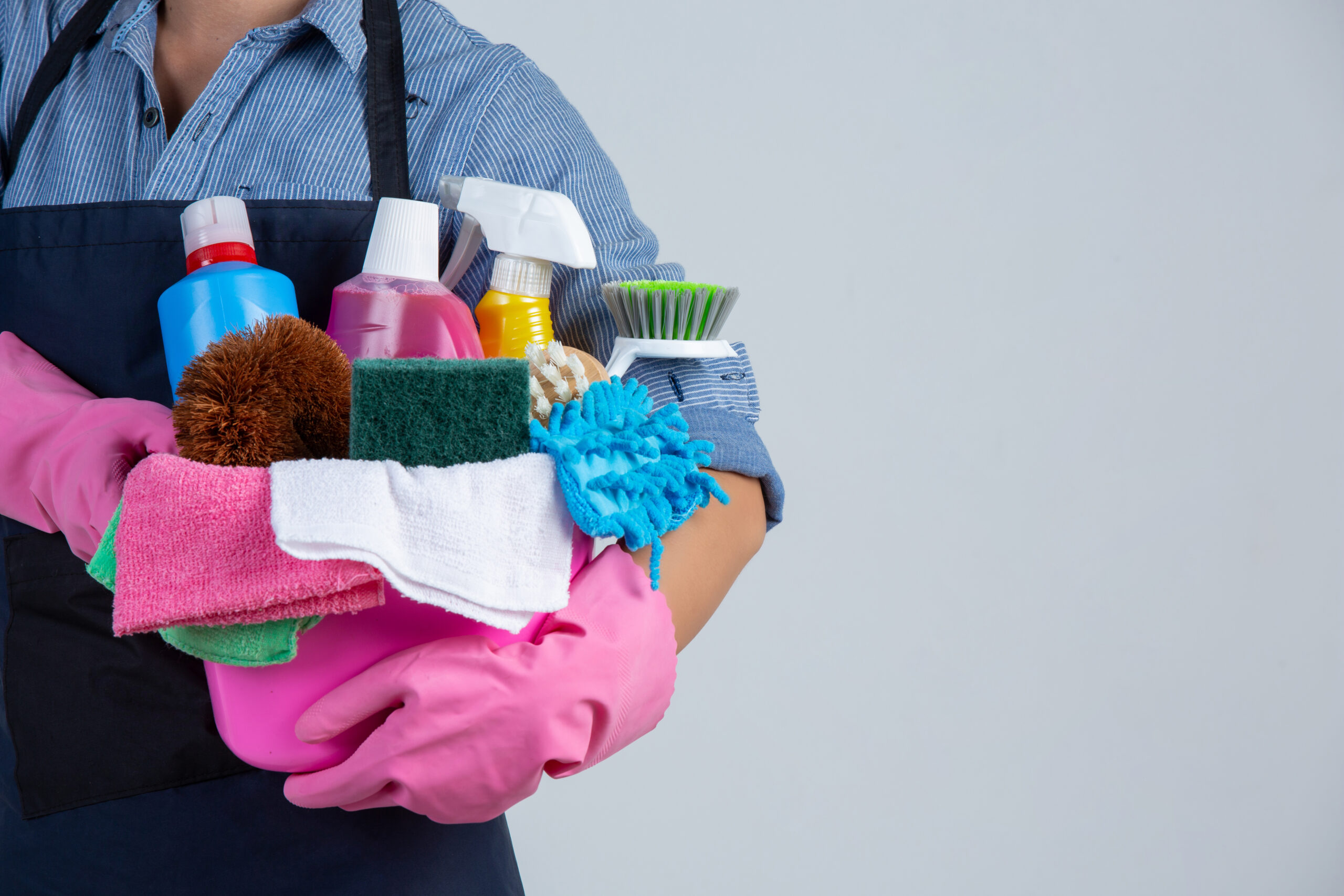 Confira no conteúdo a seguir 5 produtos de limpeza essenciais para o dia a dia para manter sua casa limpa e higienizada!