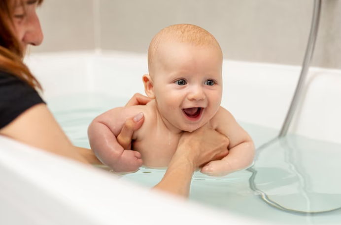 Leia o texto a seguir e descubra dicas de como dar banho no seu bebê