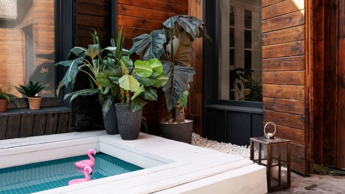Deixe o momento ainda mais especial aproveitando o banho de banheira ao ar livre em sua casa mesmo!