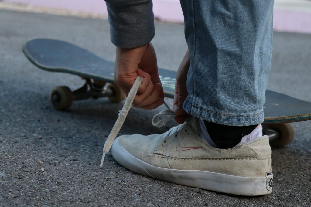sapatos sociais e tenis